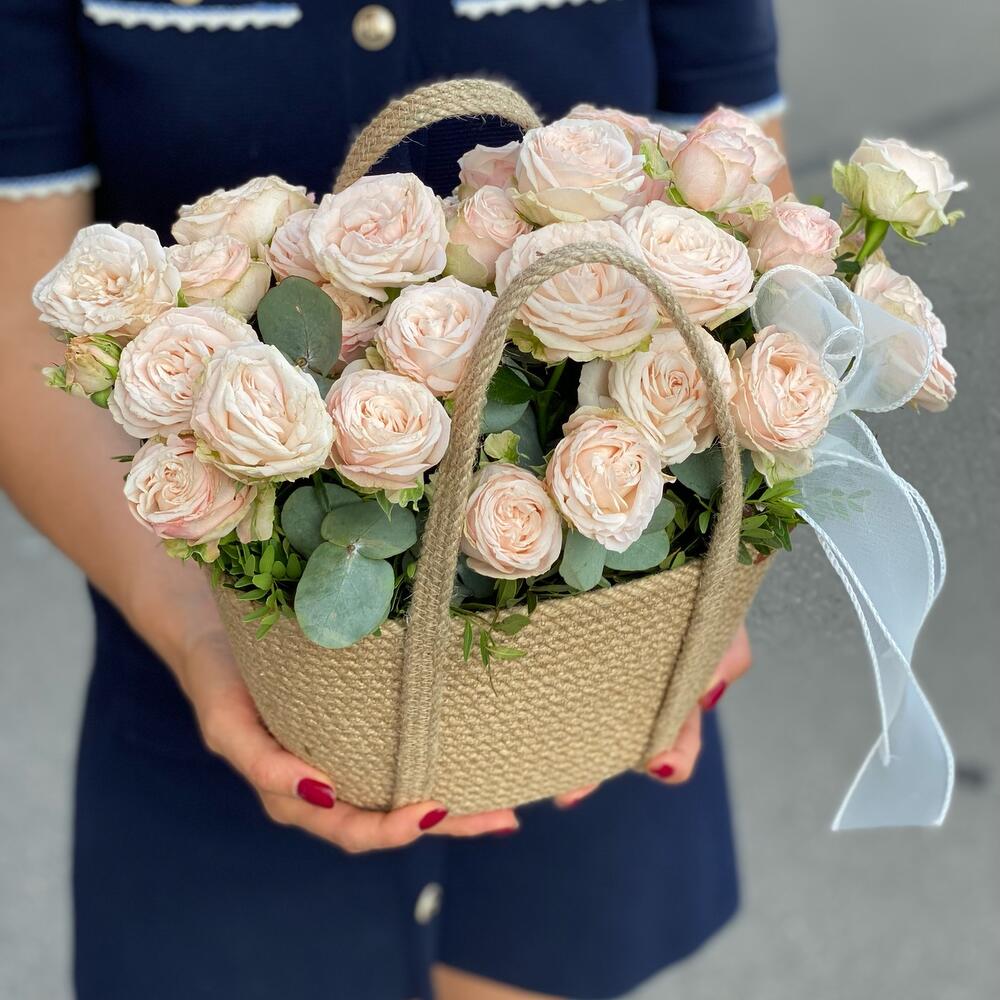 Розочки в корзинке ручной работы Розочки в корзинке ручной работы