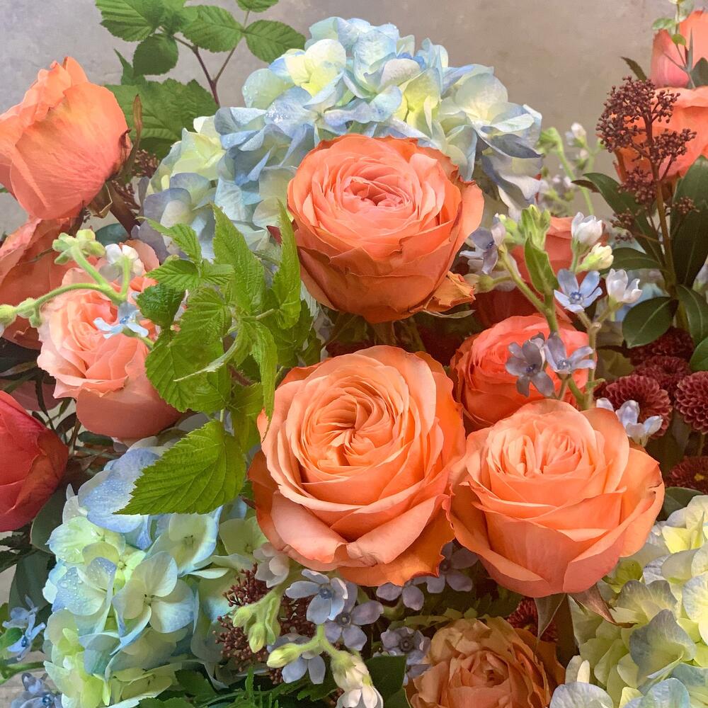 Роскошная корзина с пионовидной розой Роскошная корзина с пионовидной розой